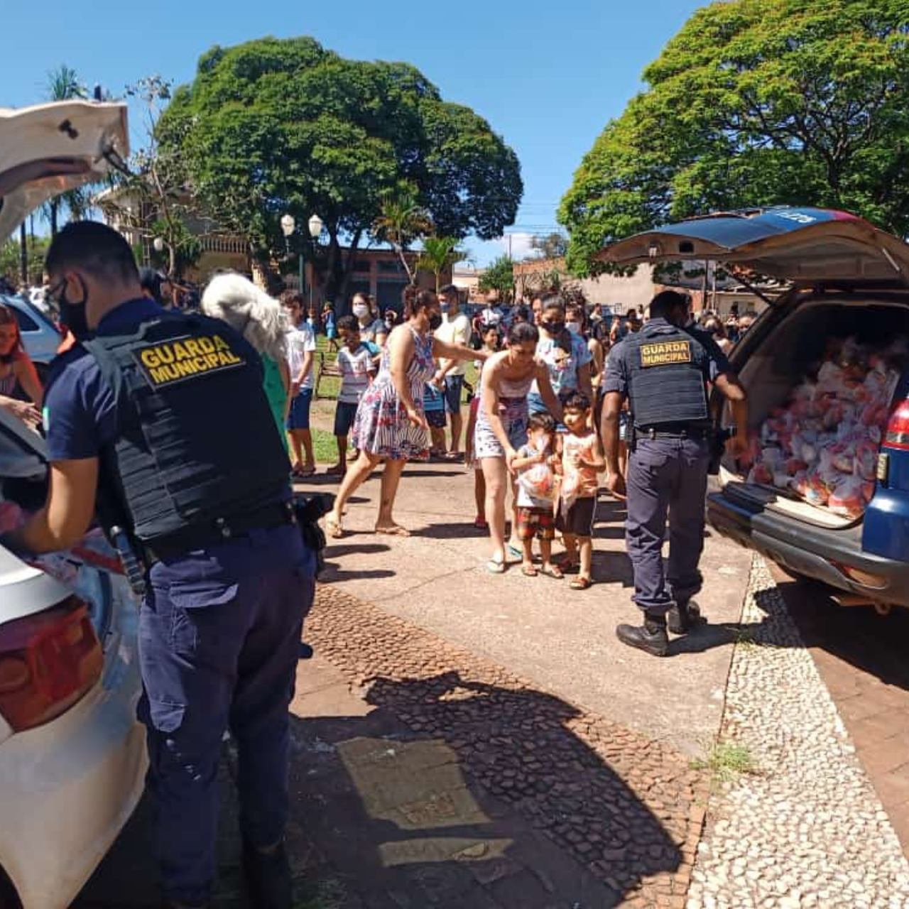 Guarda Municipal de Sarandi realiza entrega de doces para crianças do Município